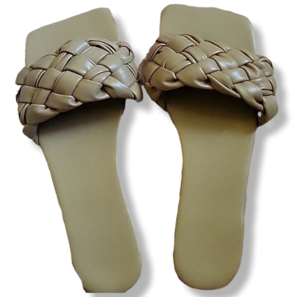Tan Basket Weave Size 7 Slide Sandels Summer Picnic Minimalist